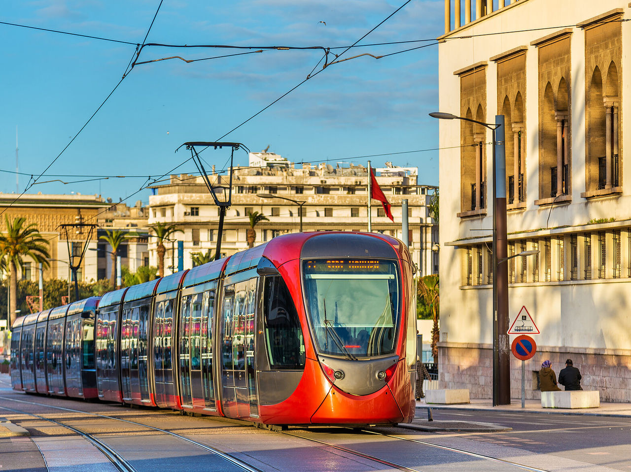 Acceda al centro de la ciudad de Casablanca a 30 km del aeropuerto, a través de la red ferroviaria de Casablanca