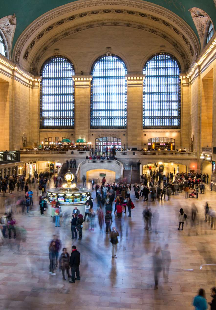 Grand Central Station en Nueva York, una enorme estación con plataformas de embarque, considerada una de las más grandes