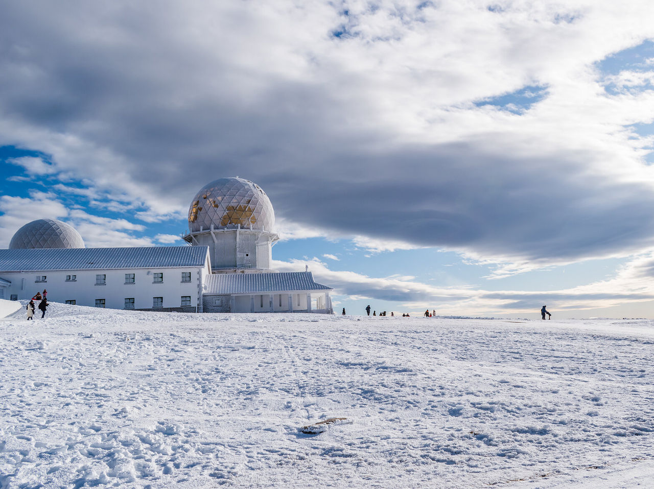 Experimente la magia de Torre da Serra da Estrela cubierta de nieve La montaña, la naturaleza y el aire puro te esperan