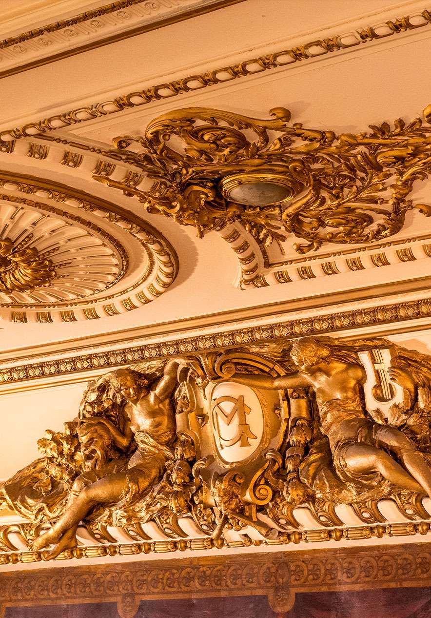 Vista interna do El Ateneo Grand Splendid em Buenos Aires, uma livraria impressionante considerada uma das melhores do mundo