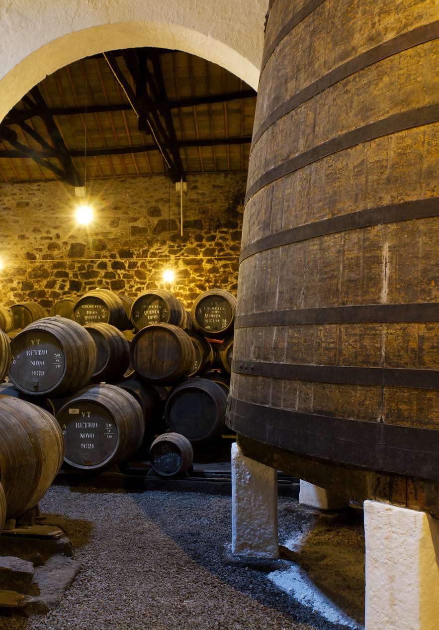 Fique no Pestana Vintage Porto e prove vinho incrível nas Caves do Vinho do Porto, com pipas antigas