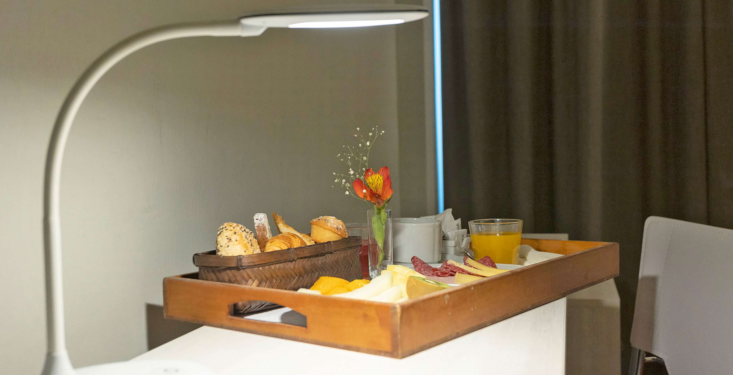 The Twin Standard at Pestana Buenos Aires has a desk with a lamp and the option for breakfast