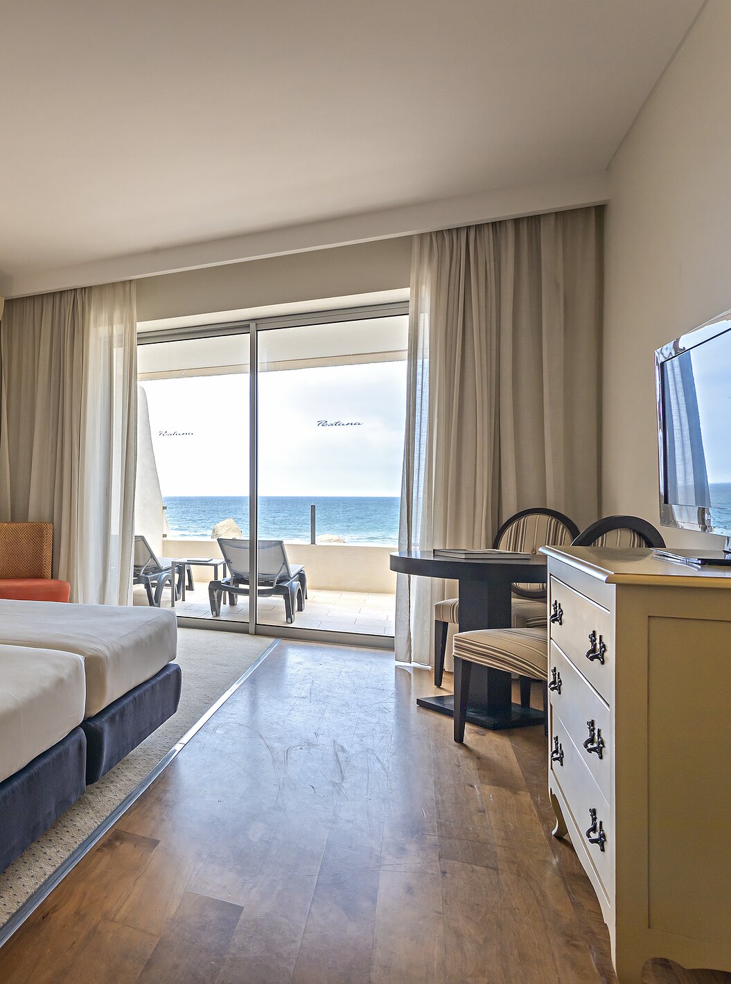 The Cliff Suite T1 at Pestana Alvor Praia has a double bedroom with a balcony with sun loungers and a sea view