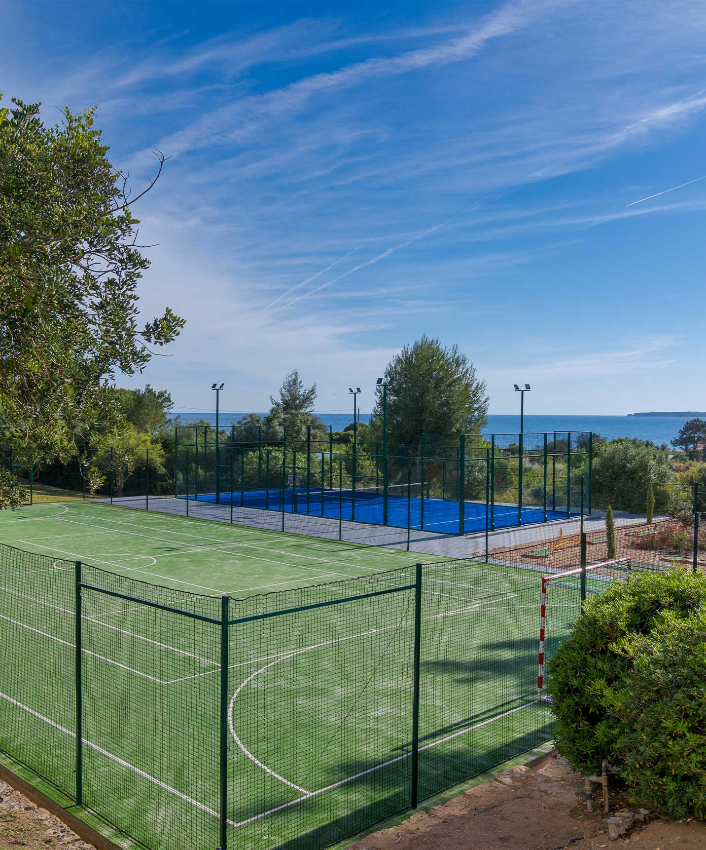 Pestana Blue Alvor Beach is a 5-star hotel with a pool and offers a Padel Court and Multi-Purpose Court