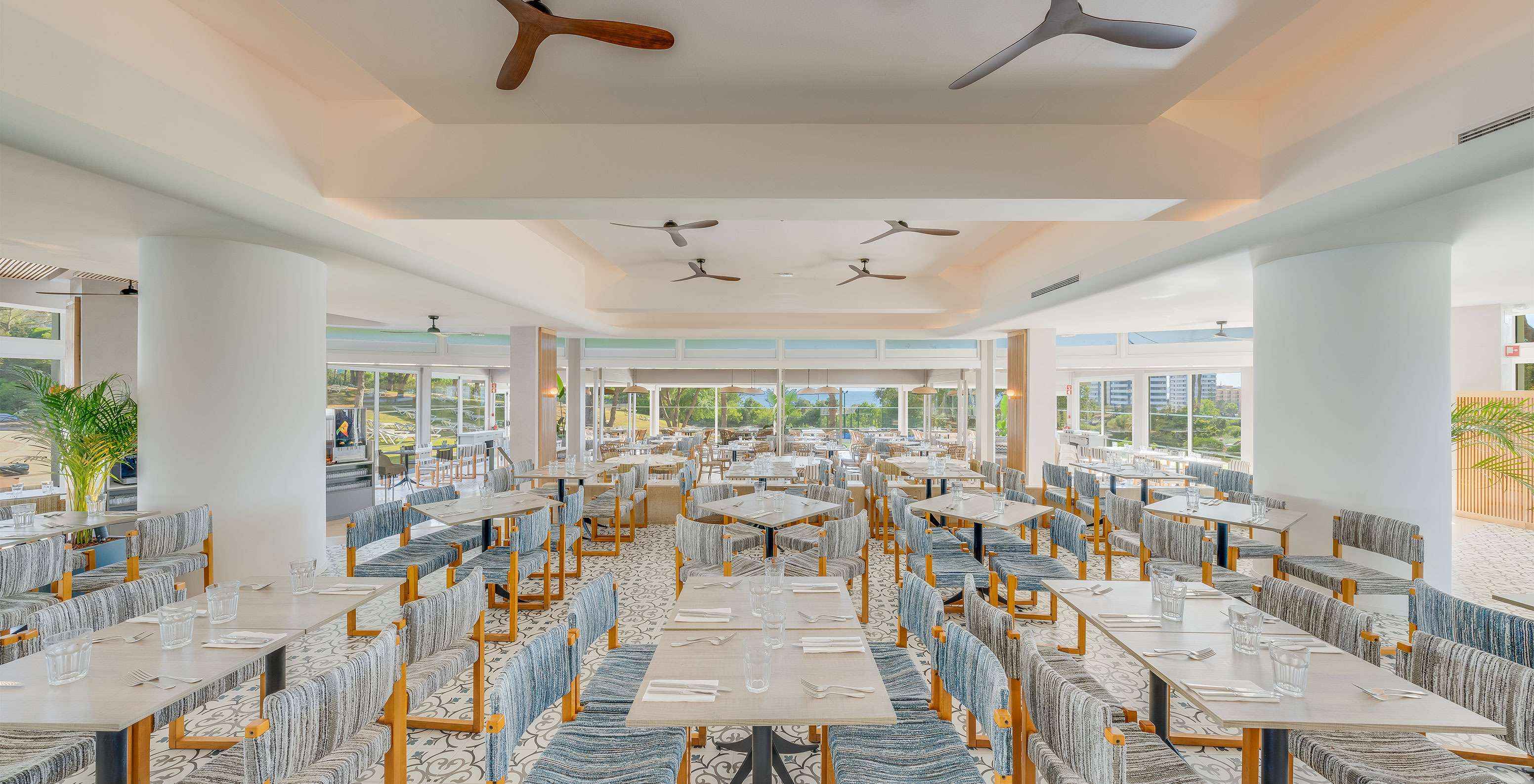 The Acqua bar in the Algarve has lots of natural light and views for dining