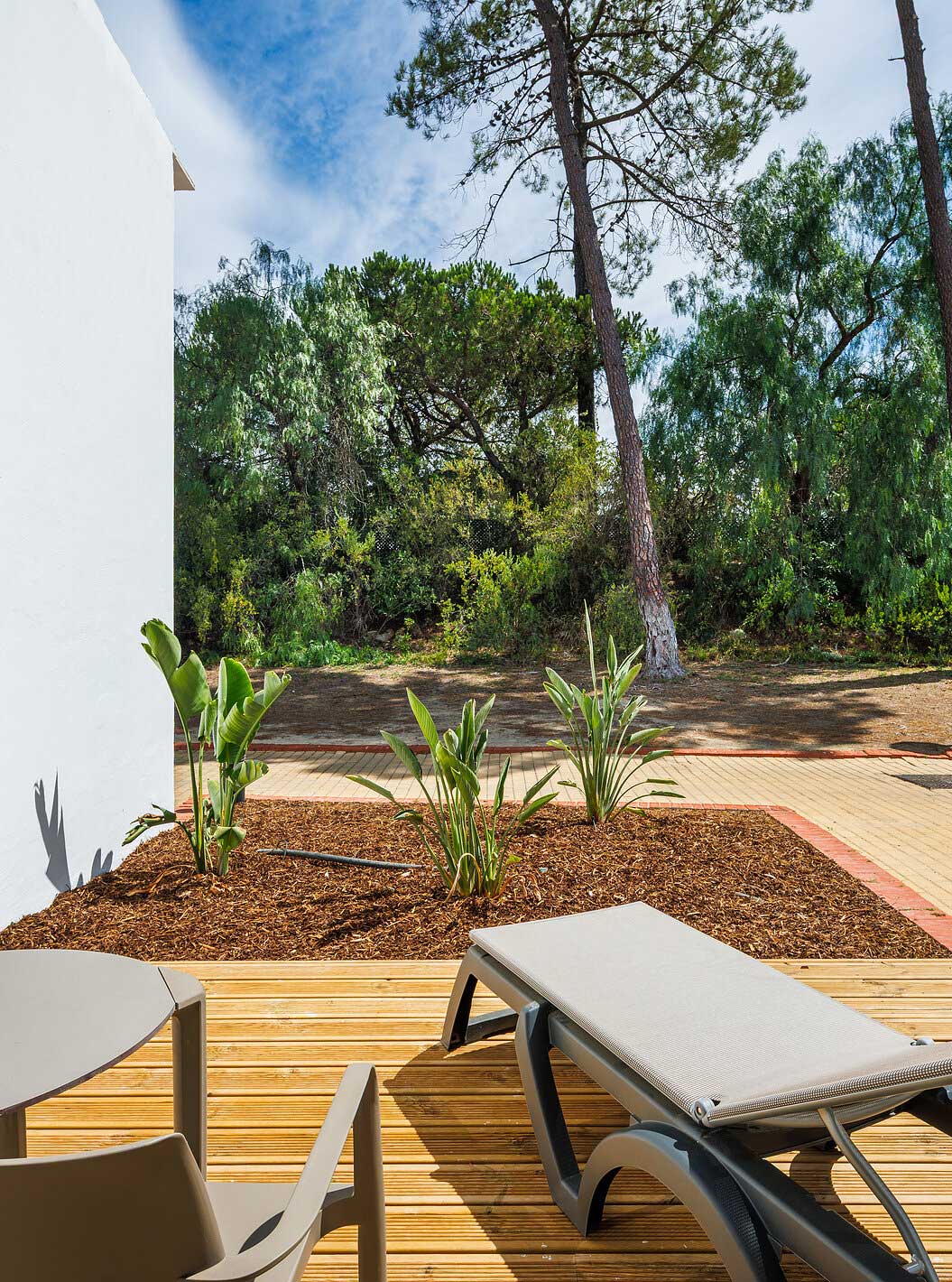 The Classic Garden View at Pestana Vila Sol - Vilamoura has a balcony with sun lounger and nature view