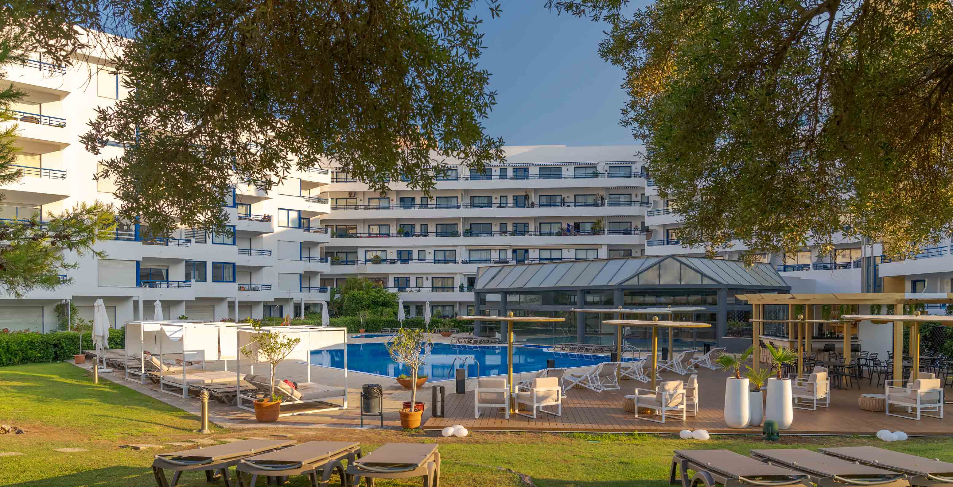 Pestana Cascais, a seafront hotel with pool and spa, has sun loungers in the garden.Pestana Cascais, a seafront hotel with pool and spa, has sun loungers in the garden.