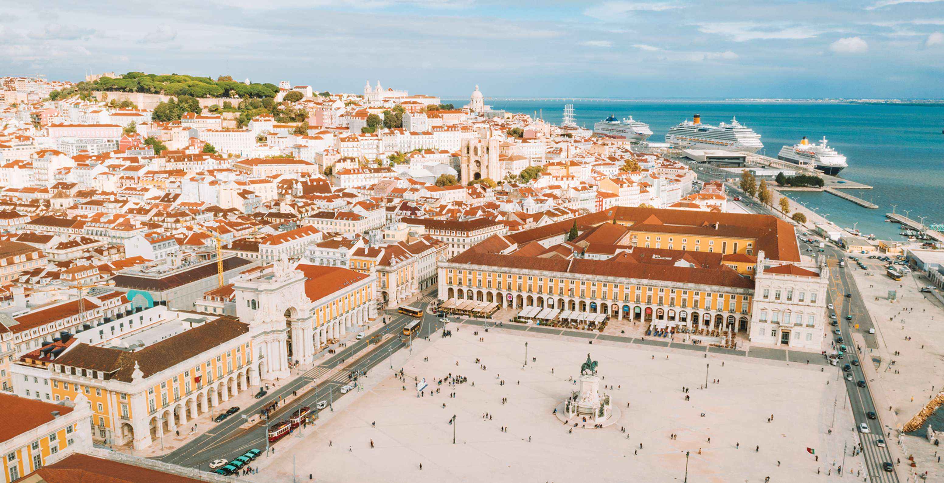 Panoramic view of Lisbon's Baixa, showing Terreiro do Paço, Rua Augusta Arch, and the Tagus River