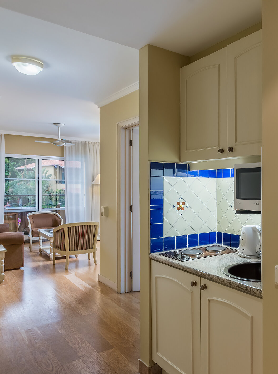 The Superior Family room at Pestana Village has a kitchen with stove burners, a bathroom and a living room