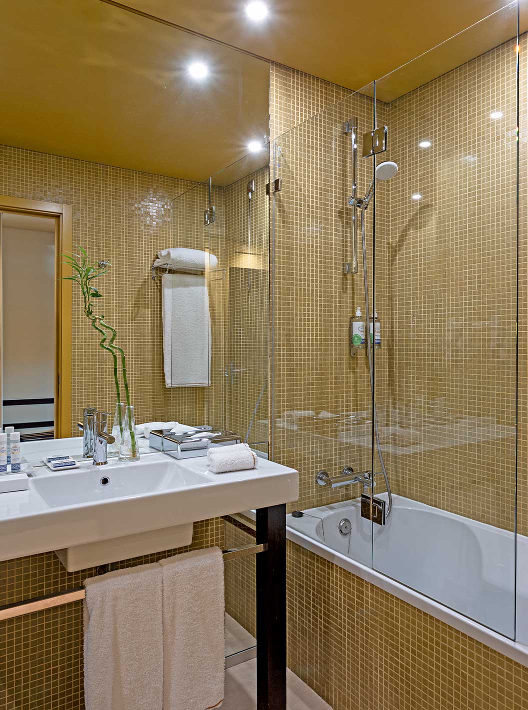 Pestana Palácio do Freixo’s Superior room has a bathroom with yellow tiles, washbasin, and bathtub