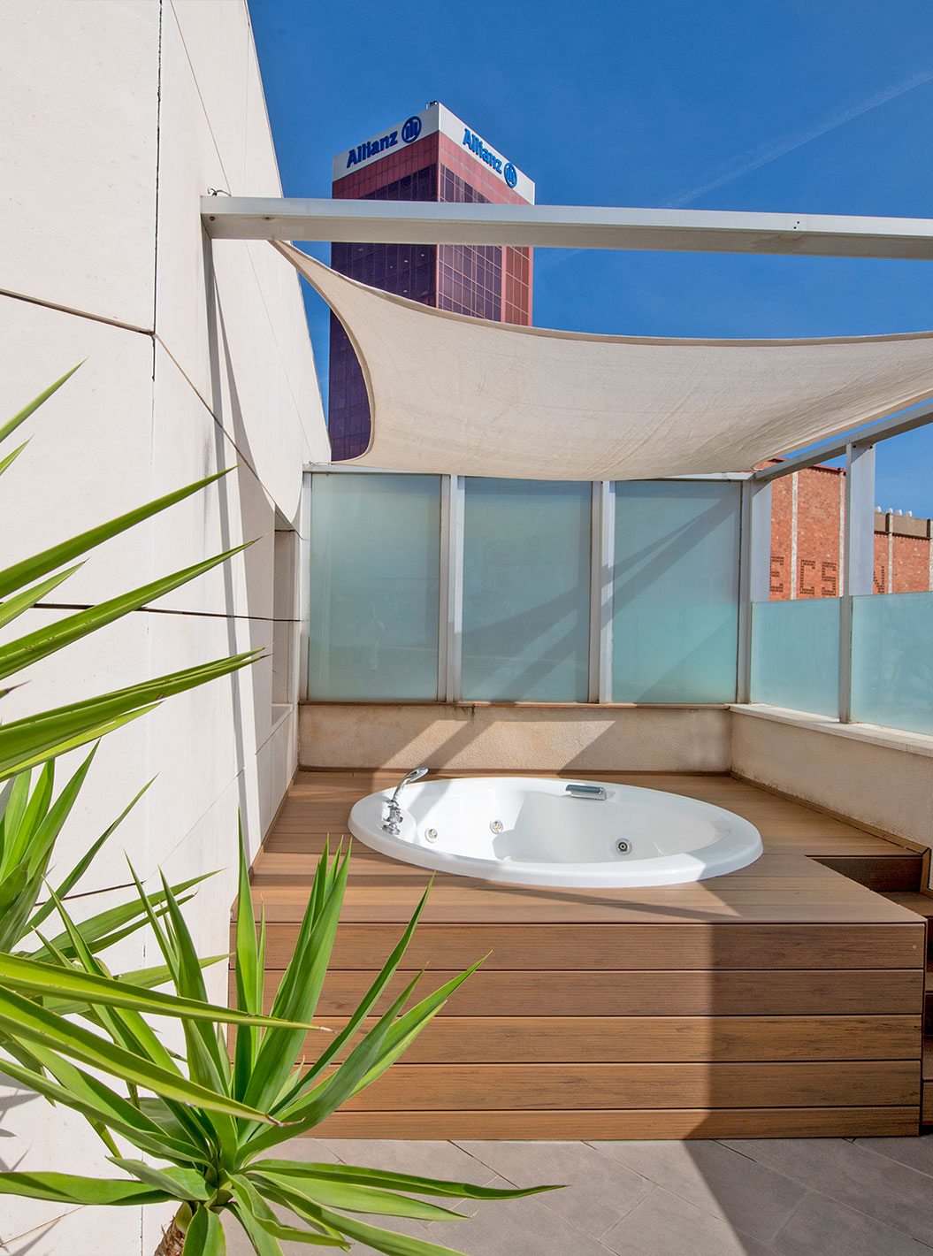 The Junior Suite with Jacuzzi on the terrace at Pestana Arena Barcelona has a terrace with jacuzzi, chairs and plants
