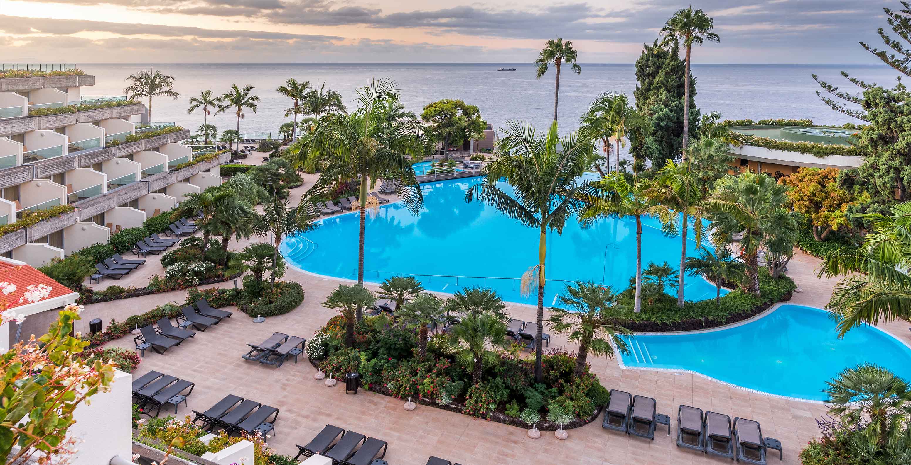 Vistas al mar desde el Pestana Carlton Madeira, con su gran piscina y rodeado de naturaleza