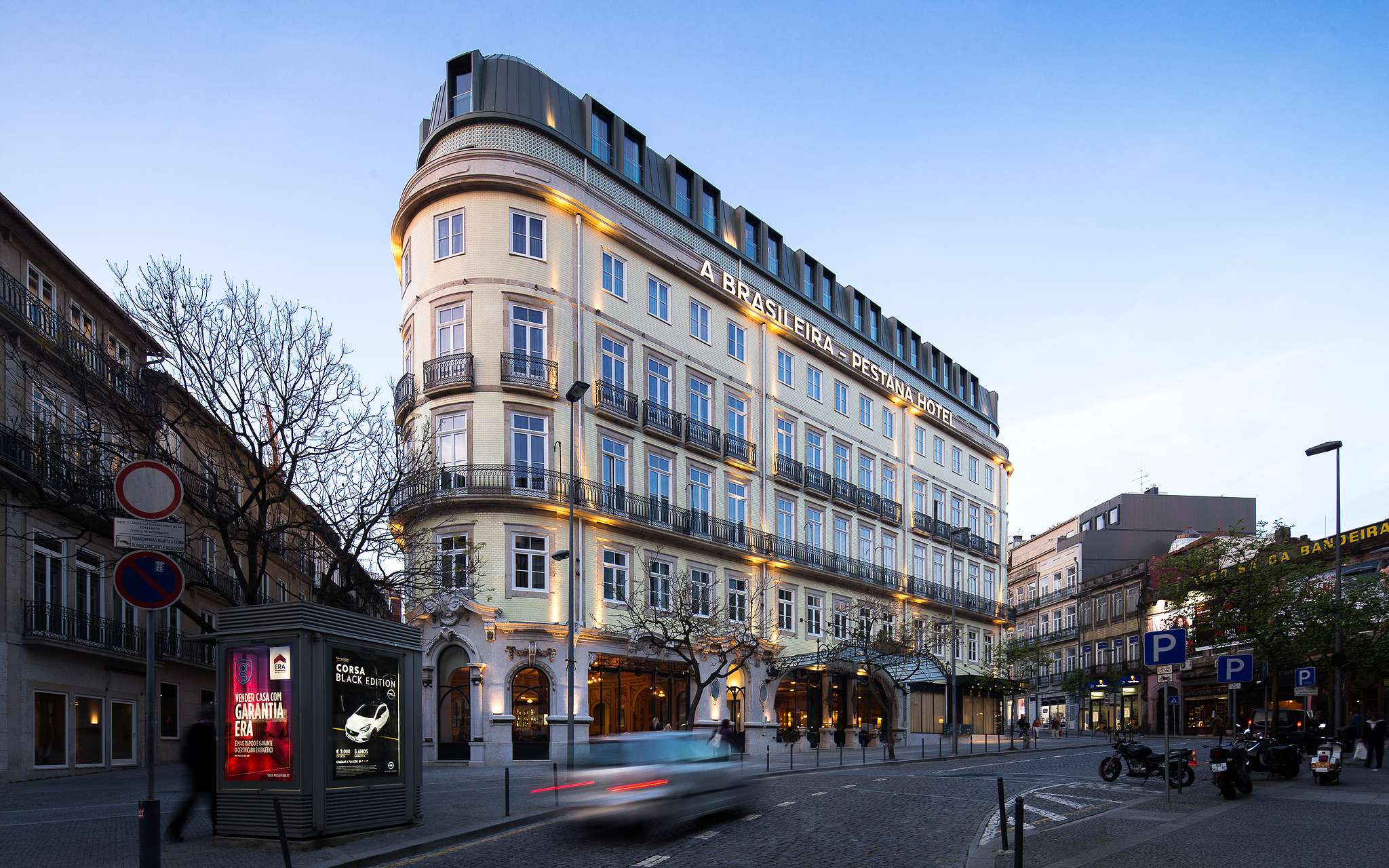 Vista exterior del hotel Pestana Porto A Brasileira un hotel 5 estrellas en centro de Porto