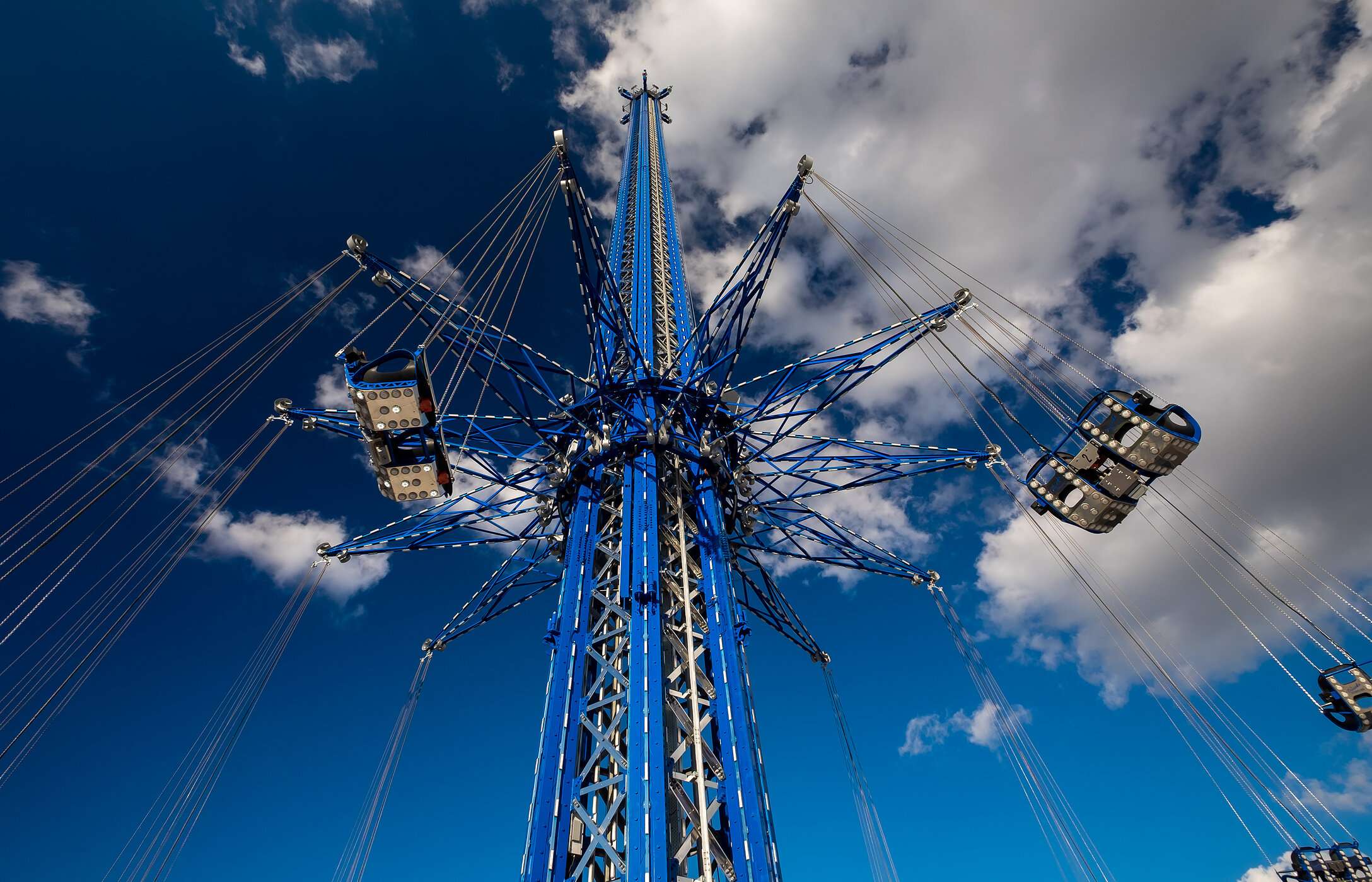 Vista de la atracción Starflyer en Orlando, que ofrece una experiencia de vuelo libre a grandes alturas