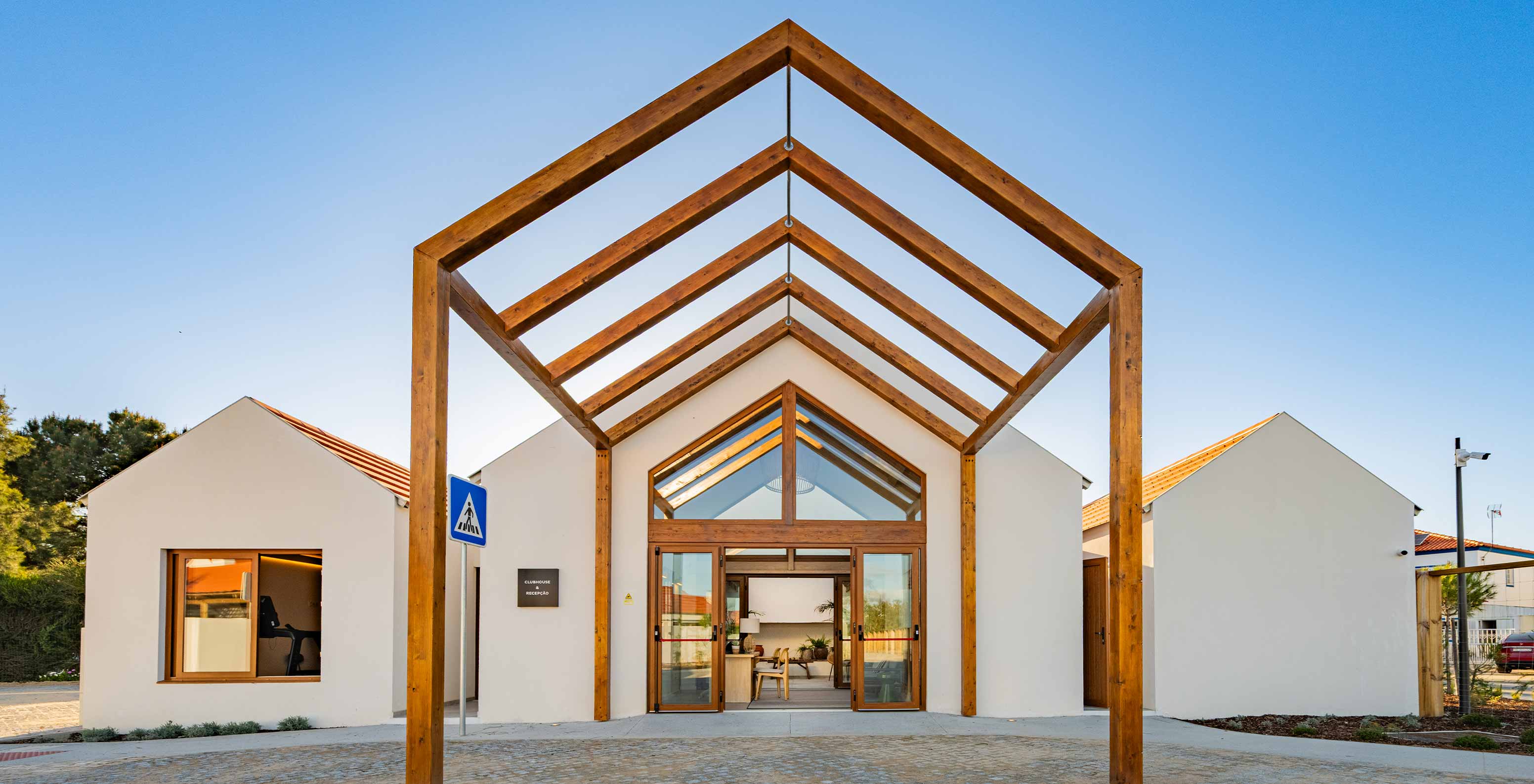 Buitenzicht op de receptie van de villa's op 5 minuten van het strand van Comporta, in Pestana Comporta Village Residences