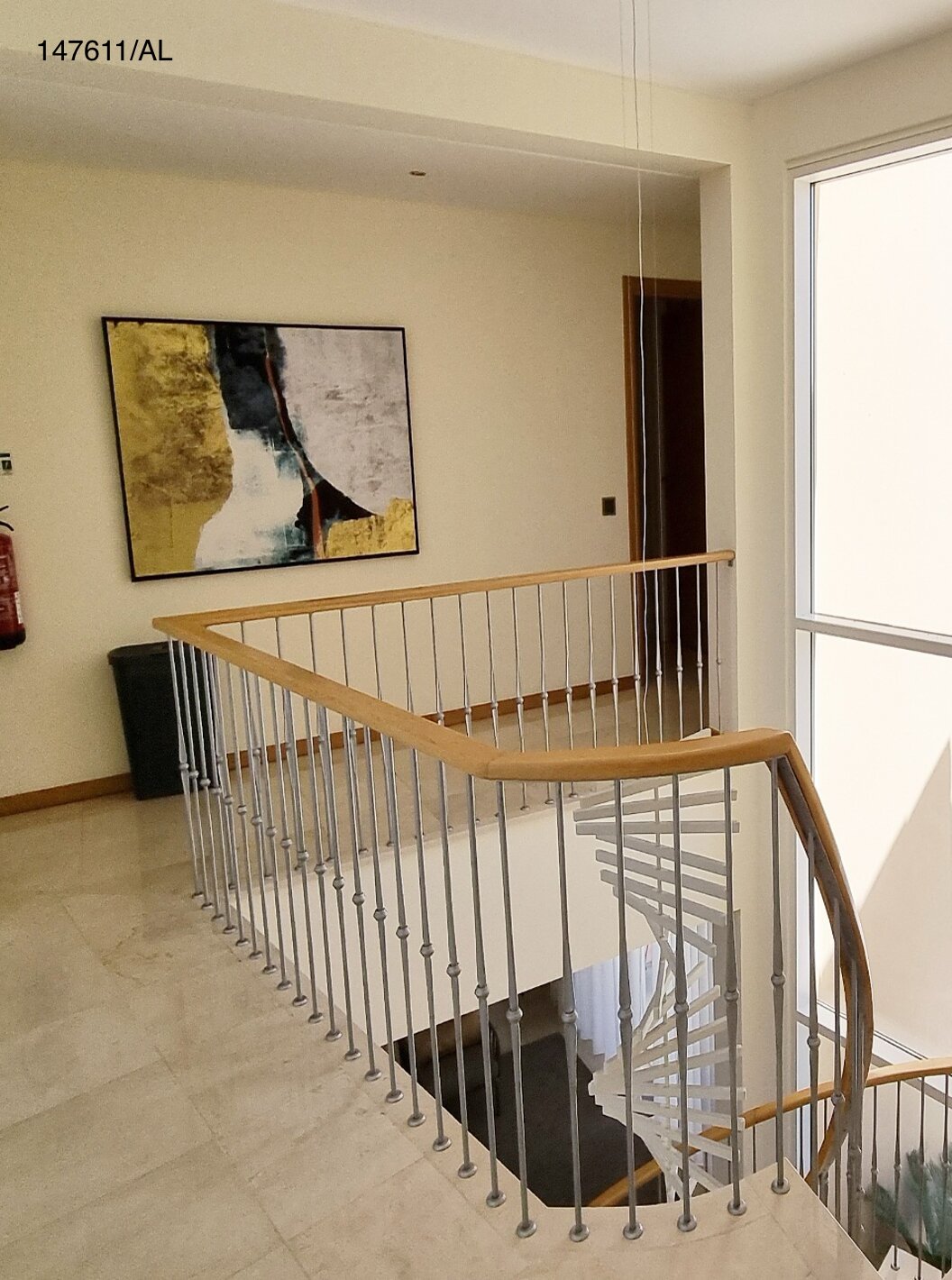 De villa Pestana Carvoeiro Golf V5 Superior heeft een gang met trappen en uitzicht op het zwembad