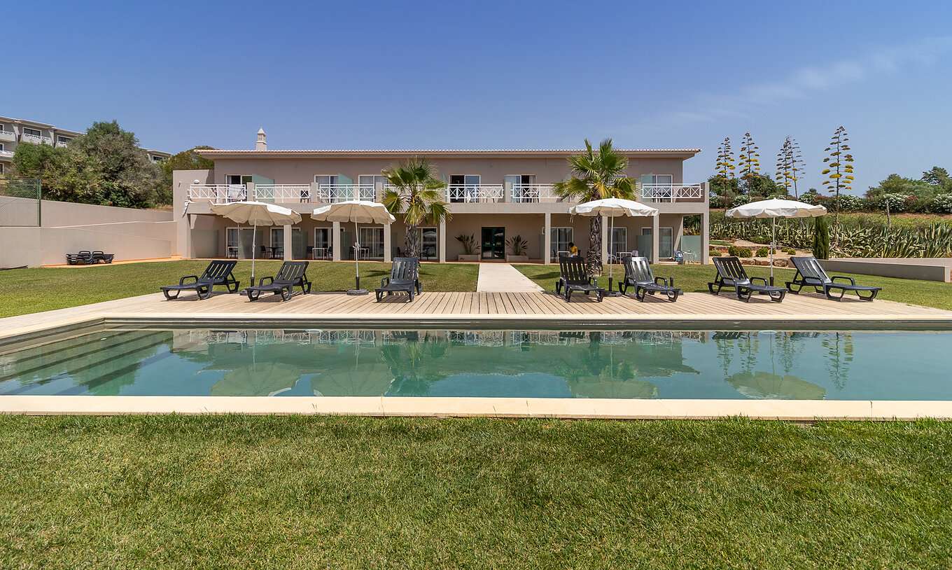 Klassieke Kamer Zwembadzicht in modern huis met zwembad – Pestana Gramacho Residences