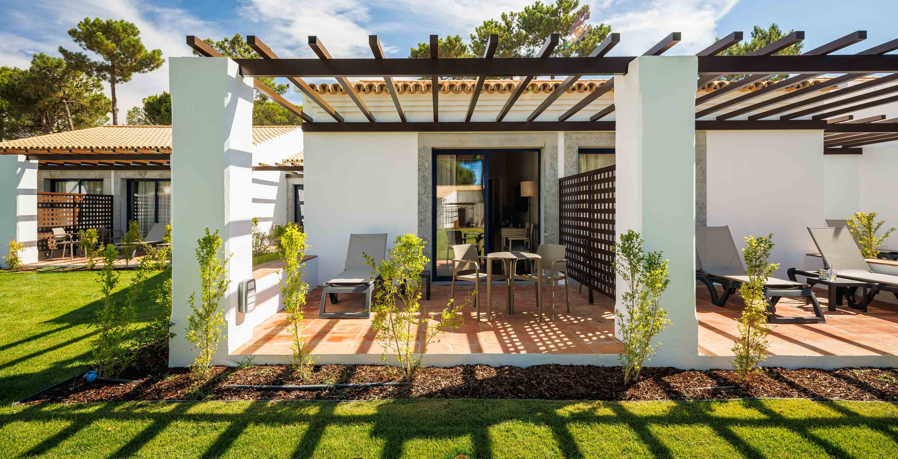 De Superior Garden View bij Pestana Vila Sol - Vilamoura heeft een ruim balkon met uitzicht op de tuin