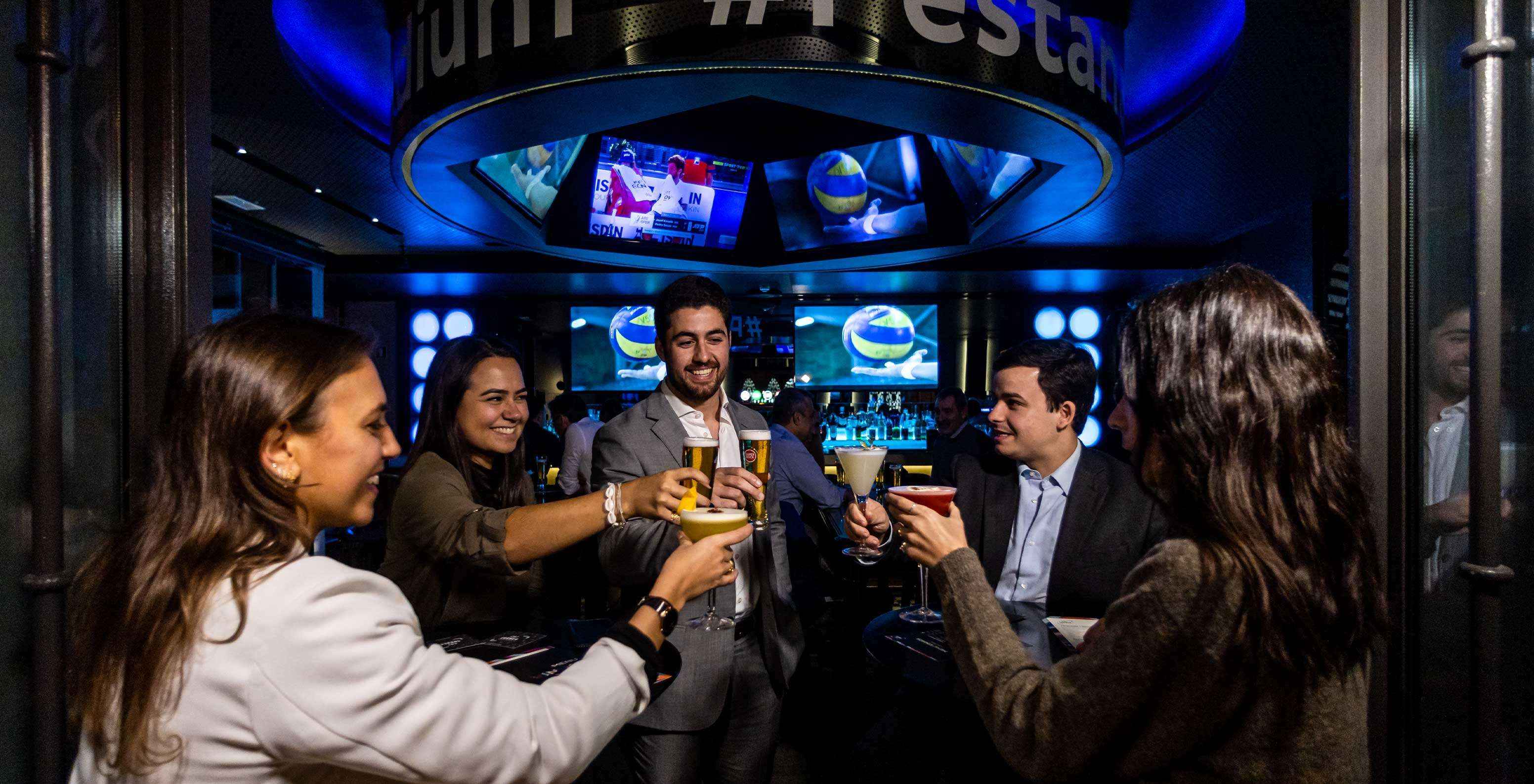 In de bar Corner, van het hotel in het historische centrum van Lissabon, kun je genieten van drankjes met vrienden