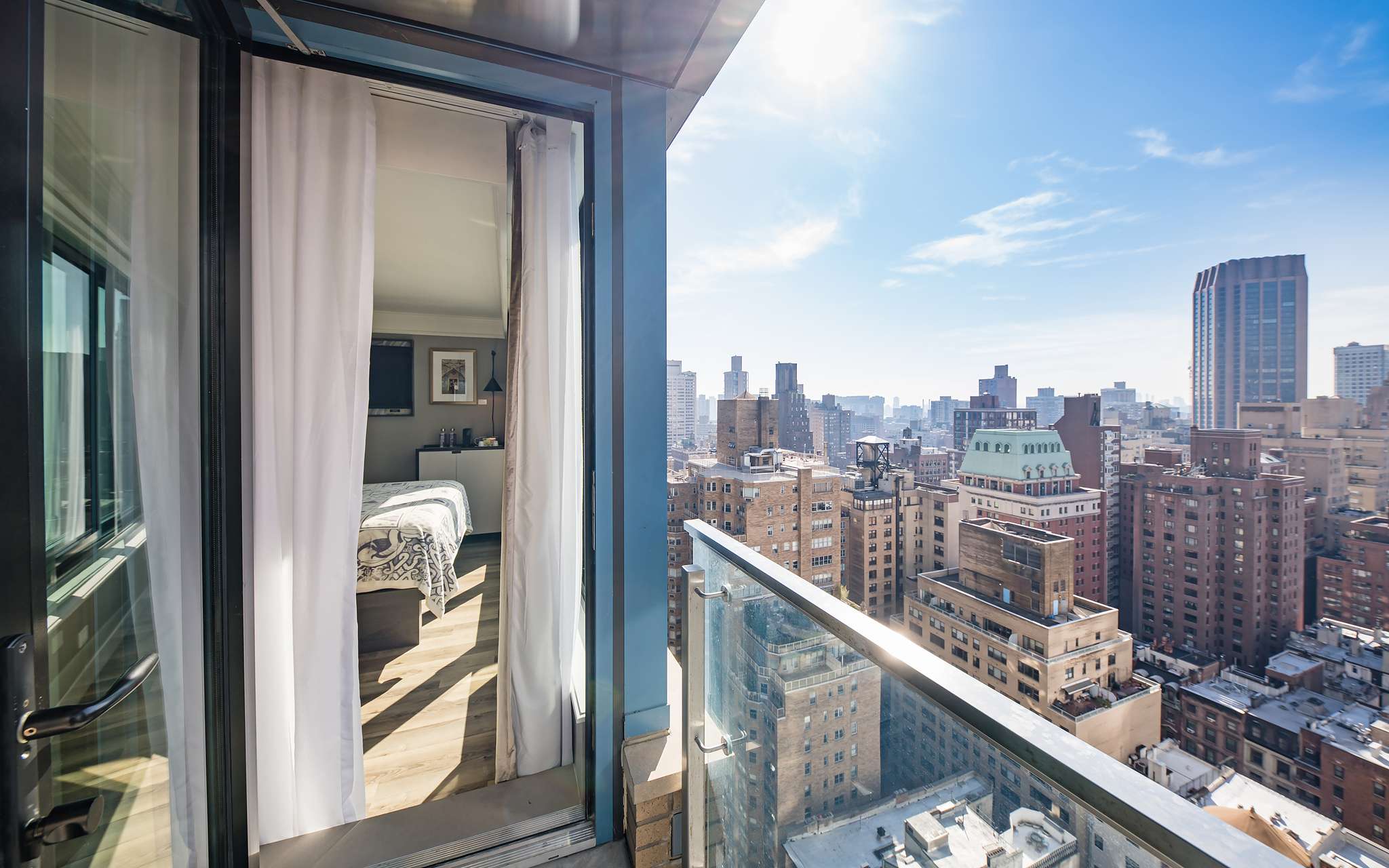 Balkonzicht kamer Pestana Park Avenue op Manhattan op een heldere dag