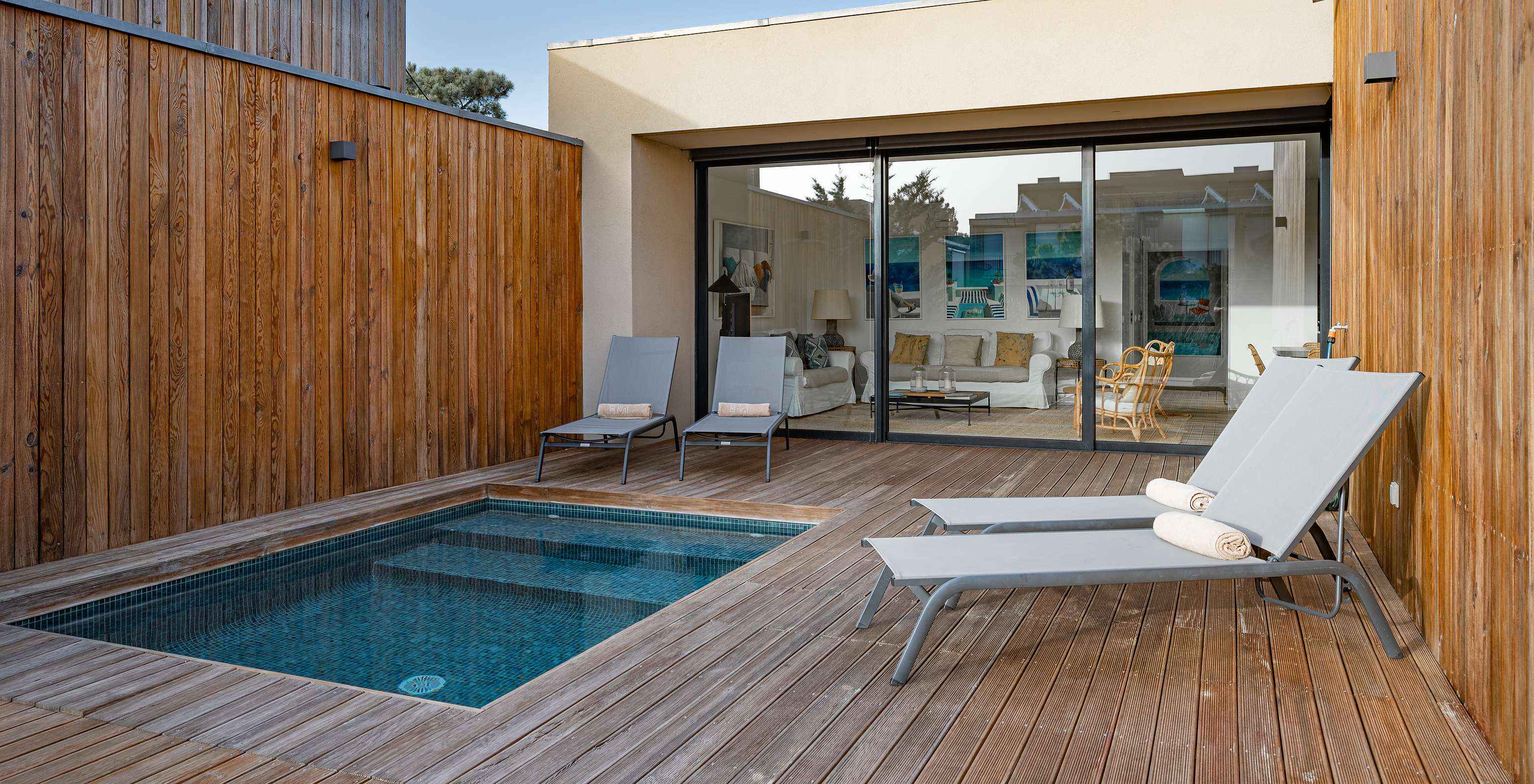 As Pine Villas do Pestana Tróia Eco Resort têm uma piscina privada e duas espreguiçadeiras