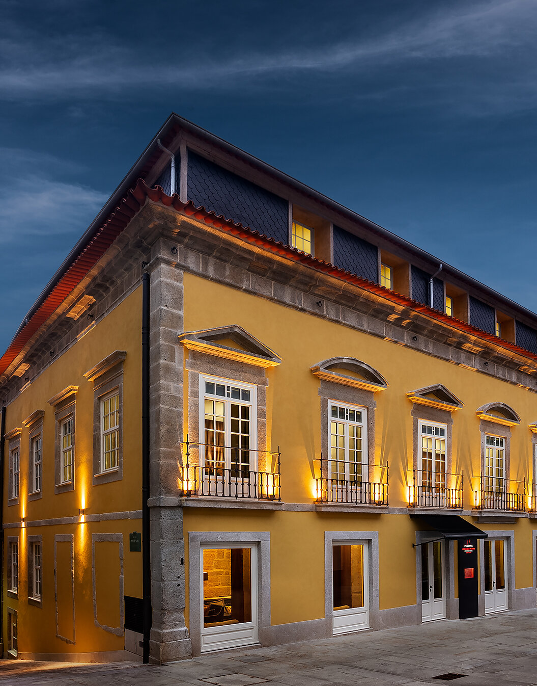 Edifício histórico da Pousada Porto - Rua das Flores, um Hotel no Centro do Porto com Piscina Interior