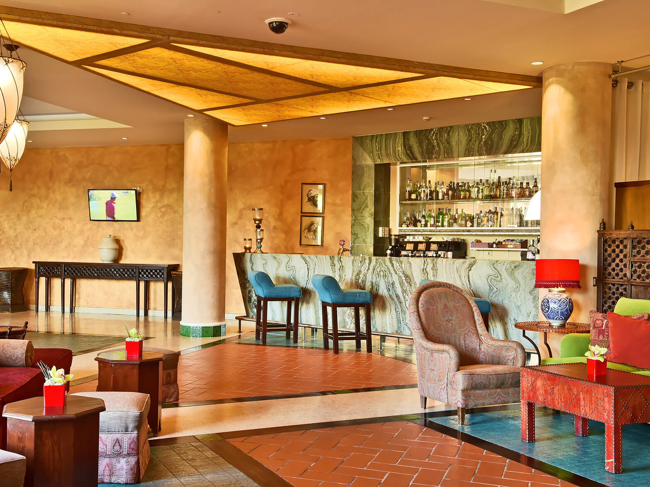 The Chafariz Bar, at the 4-Star Hotel in Sintra, offers a large space with sofas where guests can enjoy cocktails